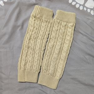 Cute knit leg warmers! ❄️